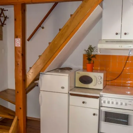 Flora Apartment