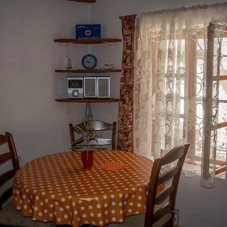 Appartamento Flora Cres